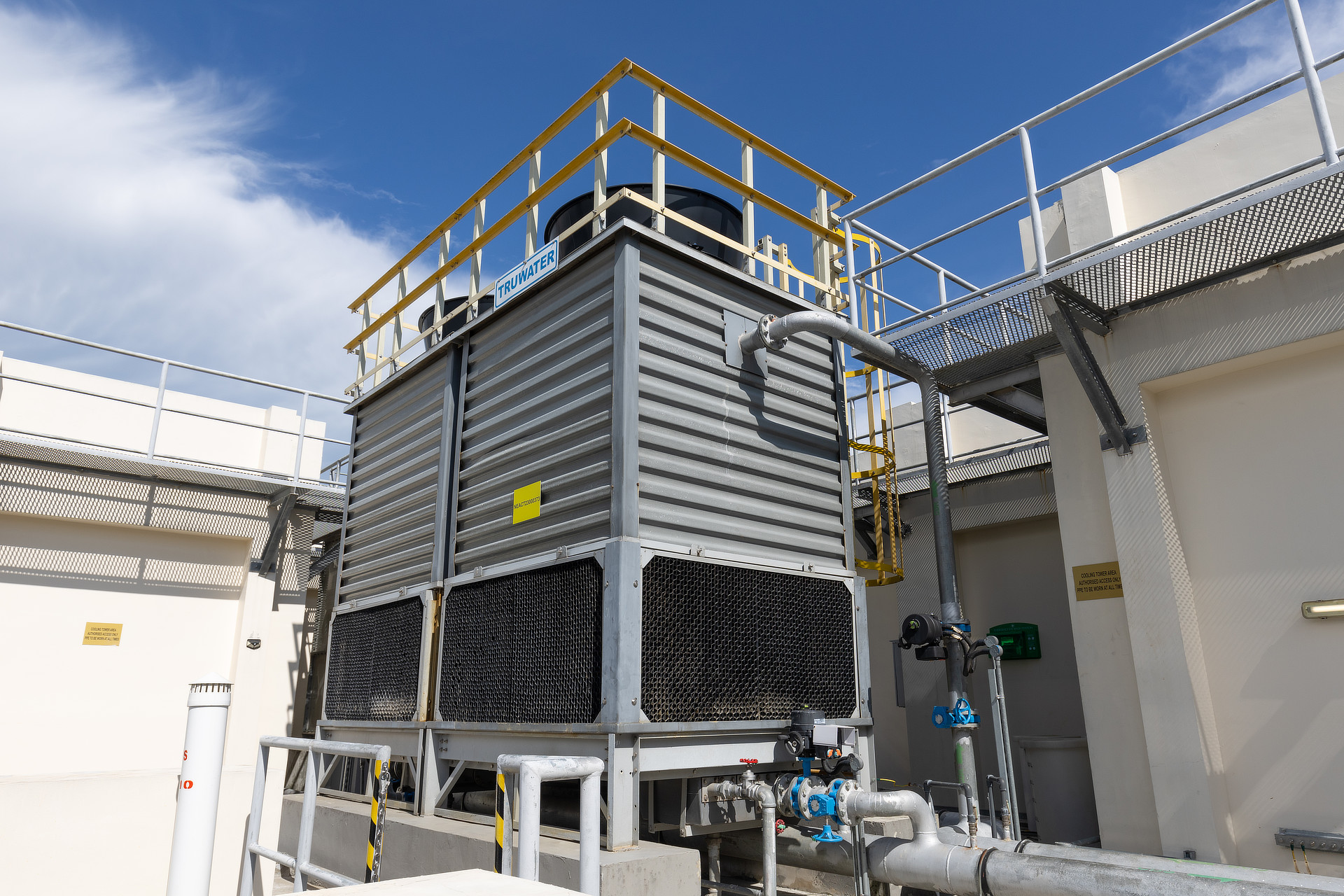 Photo of a CCS cooling tower in the day.